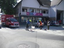Aufräumarbeiten nach Verkehrsunfall am Mittwoch, 11. Juni 2014